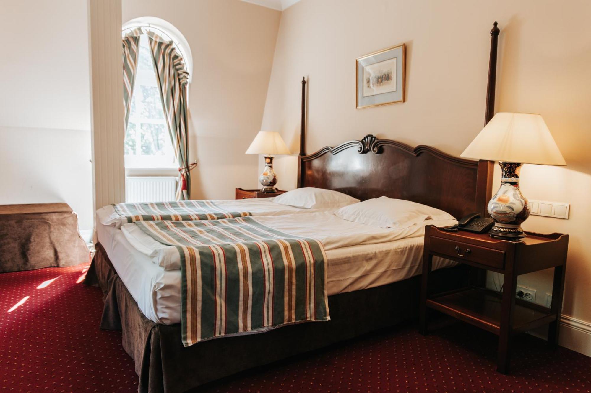 Dwor Sierakow Hotel Kültér fotó